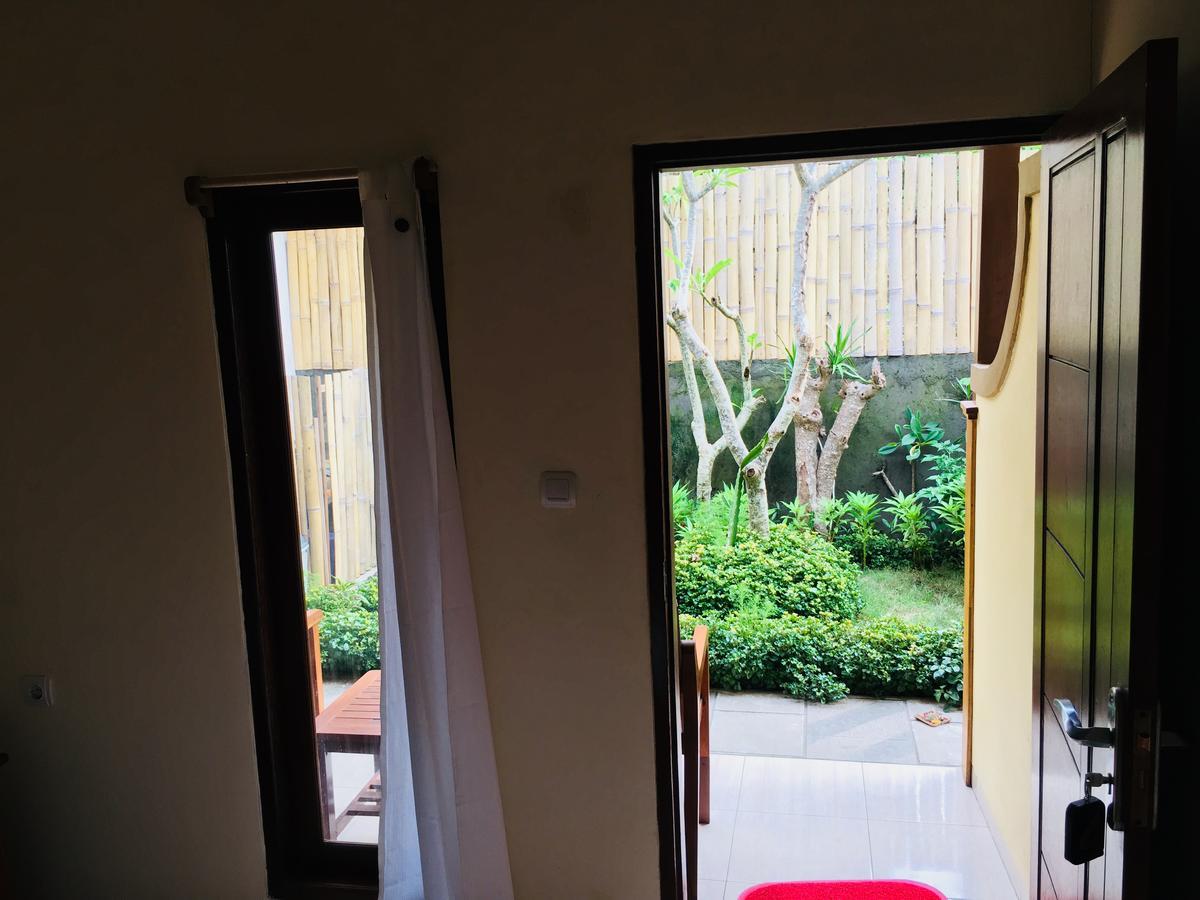 Yudhist Guest House Lembongan Esterno foto